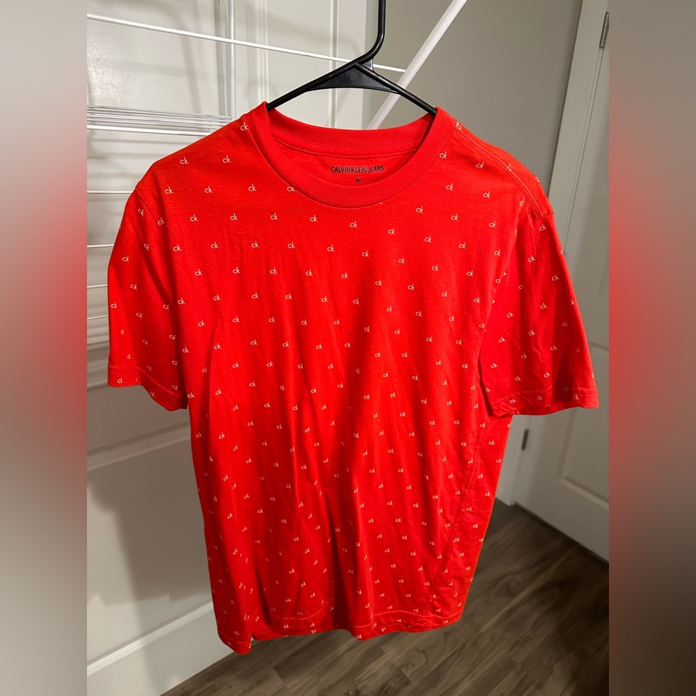 LIKE NEW Calvin Klein t shirt M